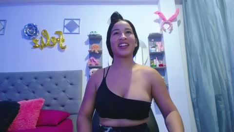 Snapshot of mommy_dulce chatting on 05-28-26, 01:47 ANDREA online show from 05-28-26, 01:47