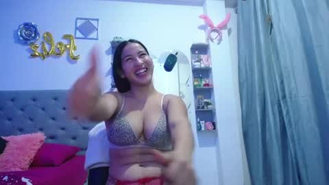 Snapshot of mommy_dulce chatting on 06-04-26, 01:33 ANDREA online show from 06-04-26, 01:33