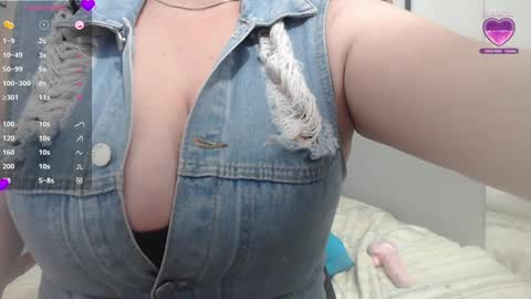 Daphne  online show from 02-06-25, 05:14