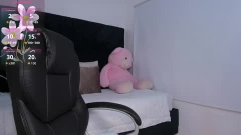 Momo  online show from 04-30-26, 04:30