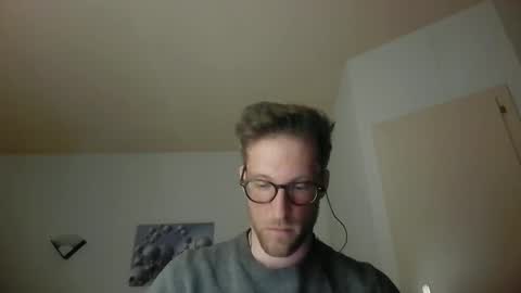 moms_little_monster online show from 12-15-24, 09:20