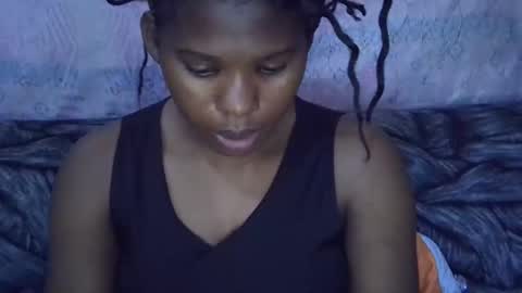 Snapshot of momsdoll chatting on 01-06-26, 05:33 momsdoll online show from 01-06-26, 05:33