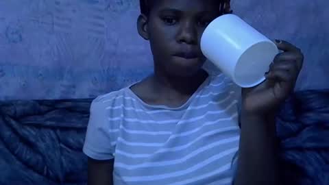 Snapshot of momsdoll chatting on 01-07-26, 06:05 momsdoll online show from 01-07-26, 06:05