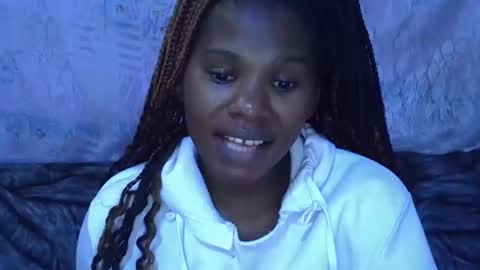 Snapshot of momsdoll chatting on 01-09-26, 07:00 momsdoll online show from 01-09-26, 07:00