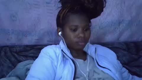 Snapshot of momsdoll chatting on 01-10-26, 06:15 momsdoll online show from 01-10-26, 06:15