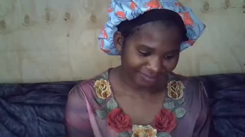 Snapshot of momsdoll chatting on 06-04-26, 06:41 momsdoll online show from 06-04-26, 06:41