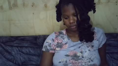 Snapshot of momsdoll chatting on 06-27-26, 12:22 momsdoll online show from 06-27-26, 12:22