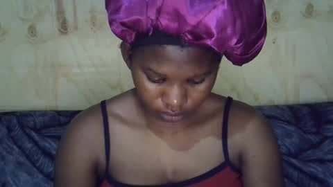Snapshot of momsdoll chatting on 07-20-26, 05:55 momsdoll online show from 07-20-26, 05:55