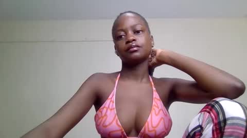 Snapshot of mona_luv1 chatting on 09-10-25, 01:16 Mona online show from 09-10-25, 01:16