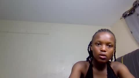 Snapshot of mona_luv1 chatting on 09-14-25, 01:05 Mona online show from 09-14-25, 01:05