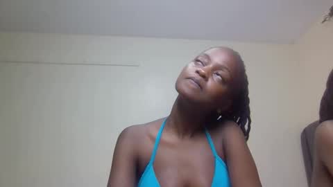 Snapshot of mona_luv1 chatting on 09-18-25, 12:29 Mona online show from 09-18-25, 12:29