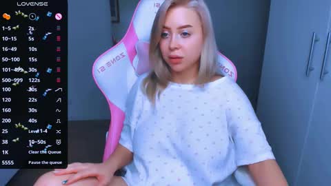 Snapshot of monalauu chatting on 12-28-24, 04:52 online show from 12-28-24, 04:52