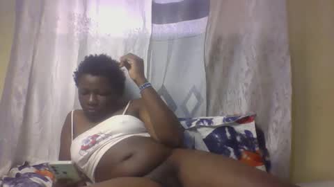 Snapshot of monalisaah chatting on 09-17-25, 01:35 monalisaah online show from 09-17-25, 01:35