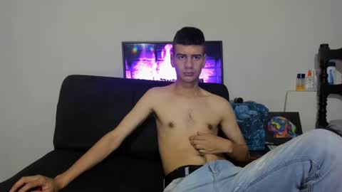 Snapshot of monarquia_ chatting on 12-28-24, 01:18 nicolas online show from 12-28-24, 01:18