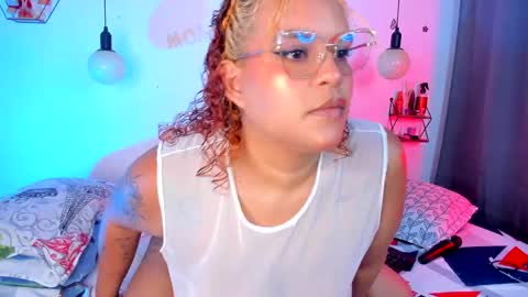 aleja      independent model       online show from 04-01-26, 05:43