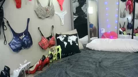 Monica online show from 06-08-26, 09:15
