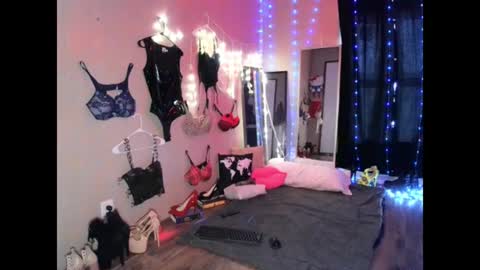 Monica online show from 06-30-26, 01:56
