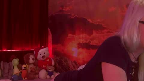 Snapshot of monicutex chatting on 03-08-25, 03:28 Monika online show from 03-08-25, 03:28