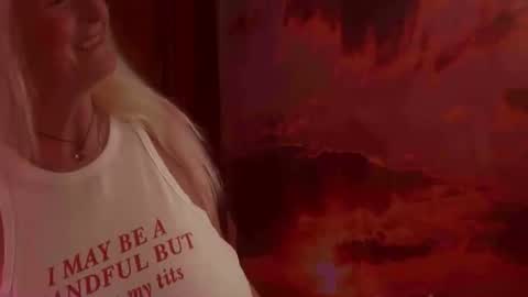 Snapshot of monicutex chatting on 10-04-25, 01:25 Monika online show from 10-04-25, 01:25