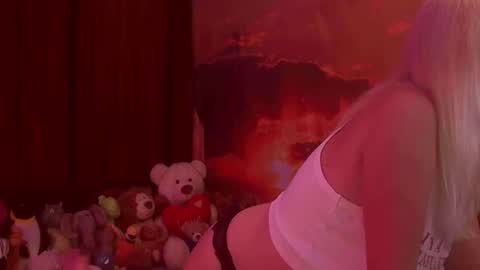 Monika    online show from 11-15-25, 03:37