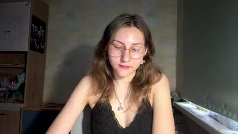 Snapshot of monikakotts chatting on 06-15-26, 04:42 Mia online show from 06-15-26, 04:42