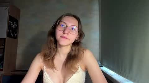 Snapshot of monikakotts chatting on 06-17-26, 01:34 Mia online show from 06-17-26, 01:34