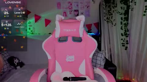 Snapshot of monikamayson chatting on 12-20-25, 06:31 Monika online show from 12-20-25, 06:31