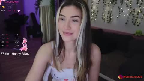 Snapshot of monikavenom chatting on 09-20-25, 08:21 Monika online show from 09-20-25, 08:21