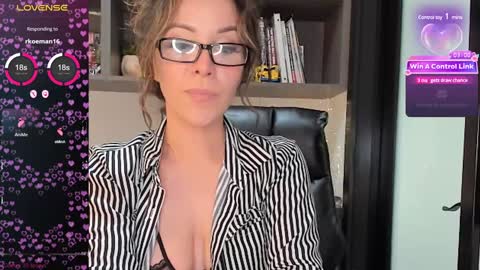 Snapshot of monilee69 chatting on 01-28-25, 10:34 Monilee online show from 01-28-25, 10:34