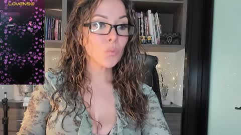 Snapshot of monilee69 chatting on 01-30-25, 08:21 Monilee online show from 01-30-25, 08:21