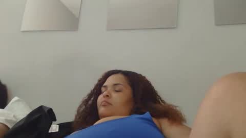 Snapshot of moniqueandpapi chatting on 04-18-26, 09:26 Moniquelalatina online show from 04-18-26, 09:26