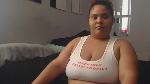 Snapshot of moniqueandpapi chatting on 04-24-26, 06:43 Moniquelalatina online show from 04-24-26, 06:43