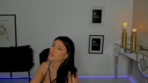 Snapshot of moniqueeass chatting on 02-17-25, 09:52 Alessia online show from 02-17-25, 09:52