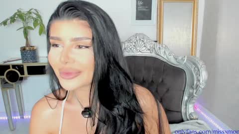 Snapshot of moniqueeass chatting on 10-03-25, 09:45 Alessia online show from 10-03-25, 09:45