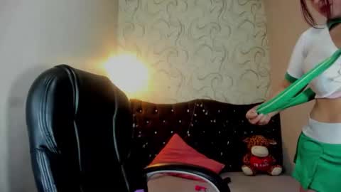 Snapshot of moniquehick chatting on 02-27-26, 04:18 Monica online show from 02-27-26, 04:18