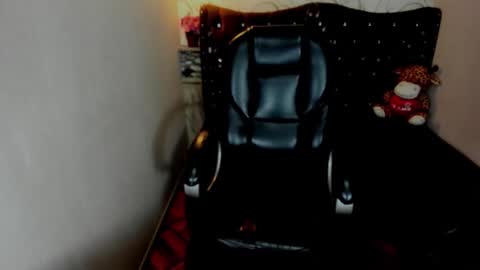 Snapshot of moniquehick chatting on 02-28-26, 05:47 Monica online show from 02-28-26, 05:47