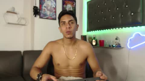 Snapshot of monkey_uchiha77 chatting on 03-12-25, 12:47 simon dice online show from 03-12-25, 12:47