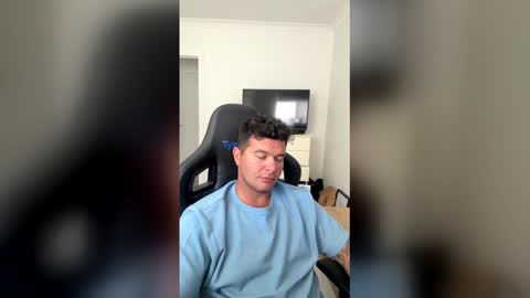 Snapshot of monkeydward chatting on 02-06-26, 12:37 monkeydward online show from 02-06-26, 12:37