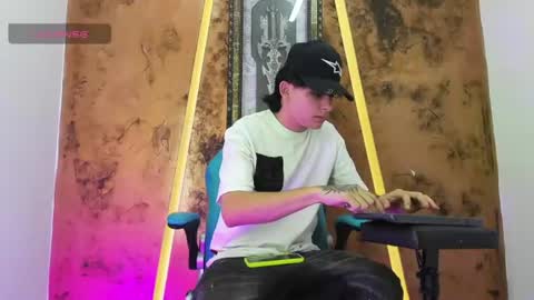monky_0002 online show from 06-23-26, 12:36