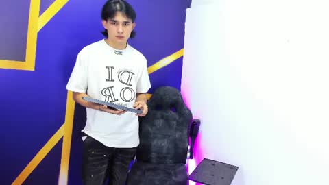 monky_0002 online show from 07-12-26, 04:36