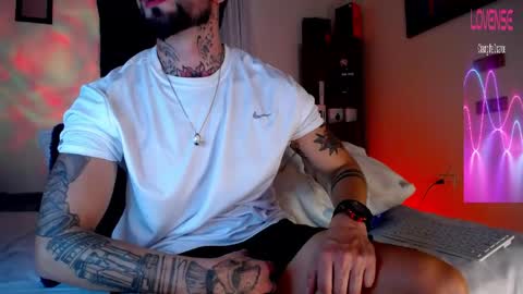 Snapshot of monnojones chatting on 05-20-26, 01:45 monnojones online show from 05-20-26, 01:45
