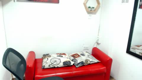 Snapshot of monserrat_diva chatting on 02-12-26, 10:27 monserrat_diva online show from 02-12-26, 10:27