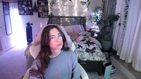 Lydia Mooney online show from 01-03-25, 01:27