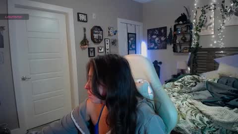 Lydia Mooney online show from 01-17-25, 01:04