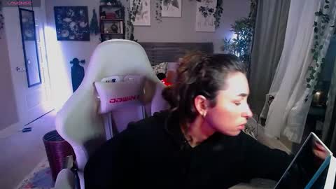 Lydia Mooney online show from 01-30-25, 12:39