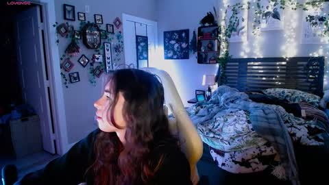 Lydia Mooney online show from 02-11-25, 01:10