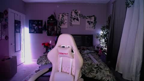 Lydia Mooney online show from 02-20-25, 03:12