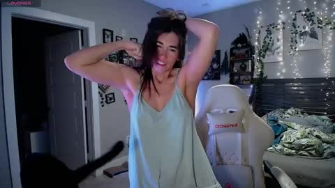 Lydia Mooney online show from 03-01-25, 01:11