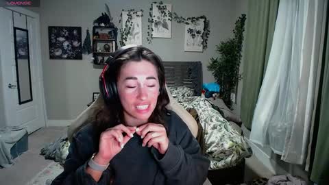 Lydia Mooney online show from 03-08-25, 01:39