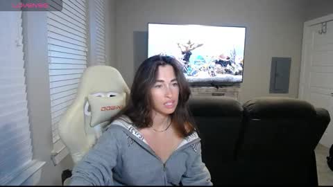 Lydia Mooney online show from 10-22-25, 01:28